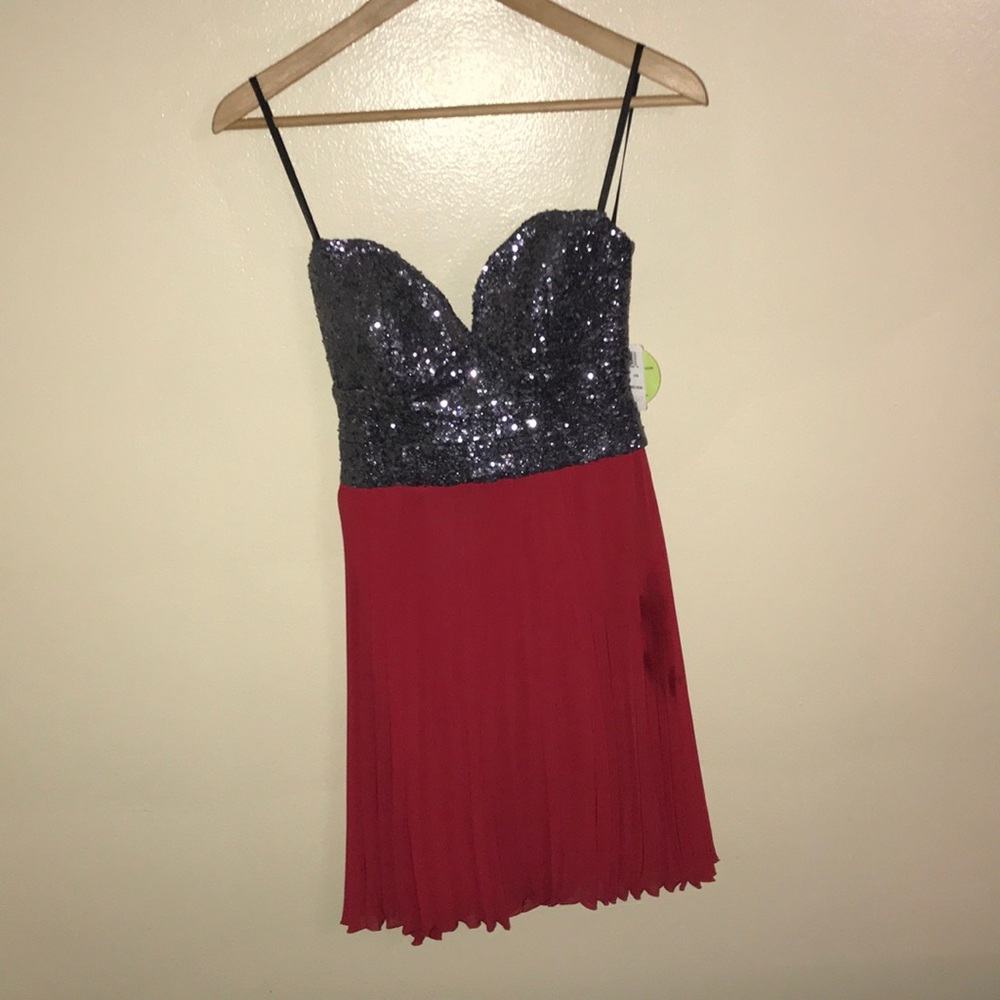Windsor red/gun dress sz 3